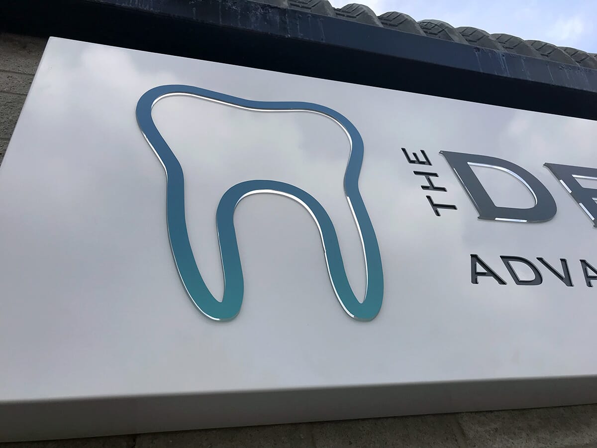 Folded Tray Sign for a Dentists